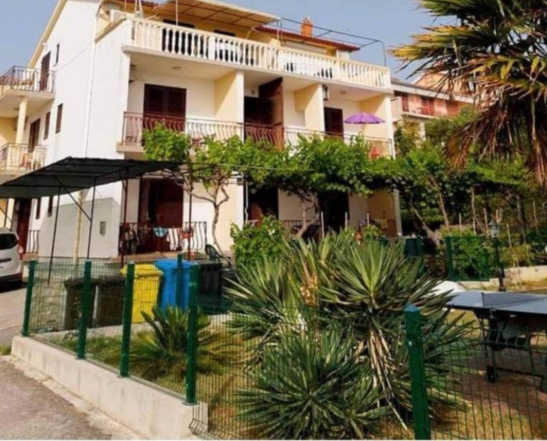 Apartman Petra S Pogledom Na More Банёл Экстерьер фото