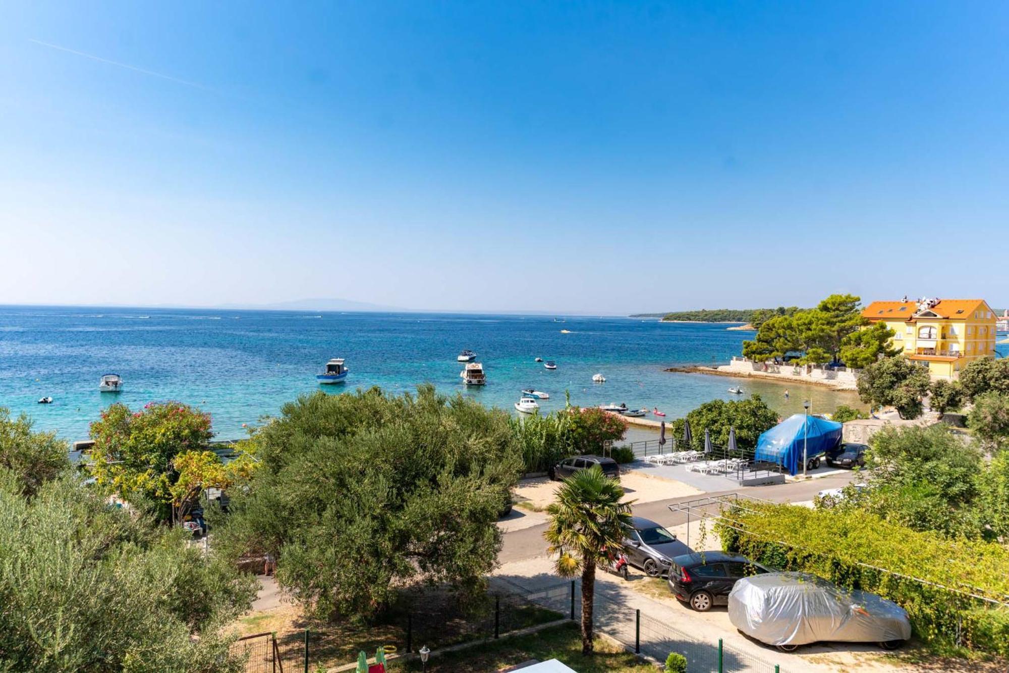 Apartman Petra S Pogledom Na More Банёл Экстерьер фото